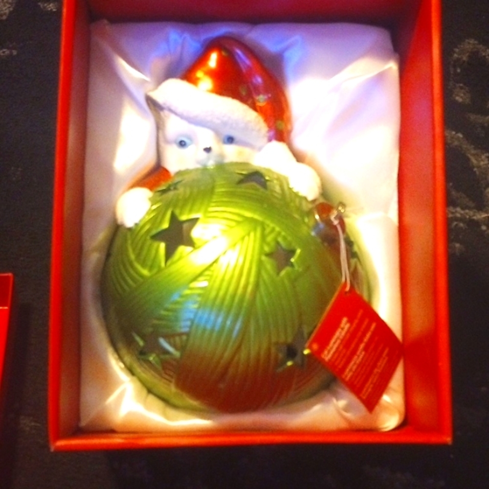 Luminary Christmas Cat with Yarn Ball